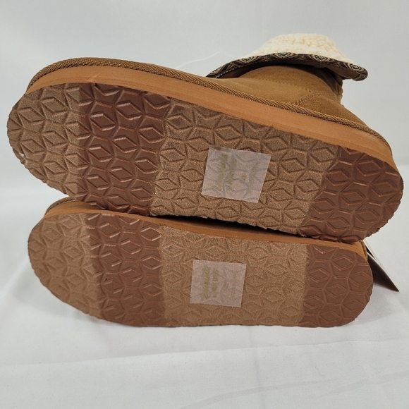 Essentials By Muk Luks Women’s Amelia Boots Chestnut Sz 6 NWT - Picture 6 of 8